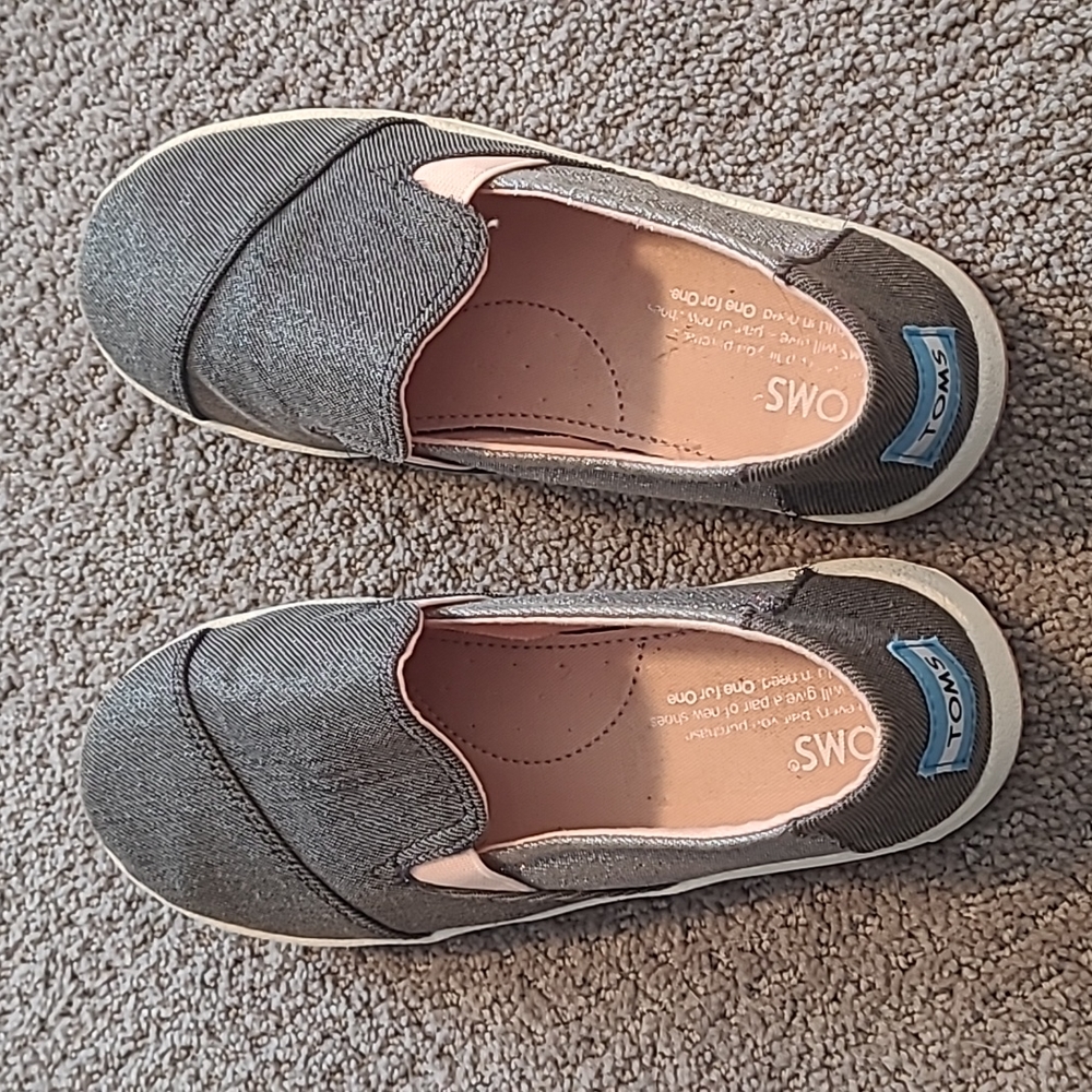 Toms girls slip on shoes